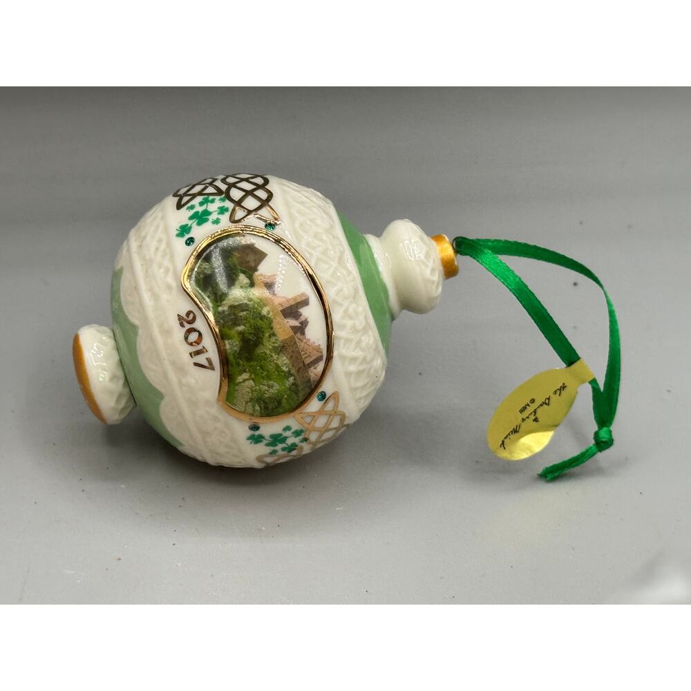 The Danbury Mint 2017 Annual Irish Ornament An Irish Christmas - Picture 4 of 5